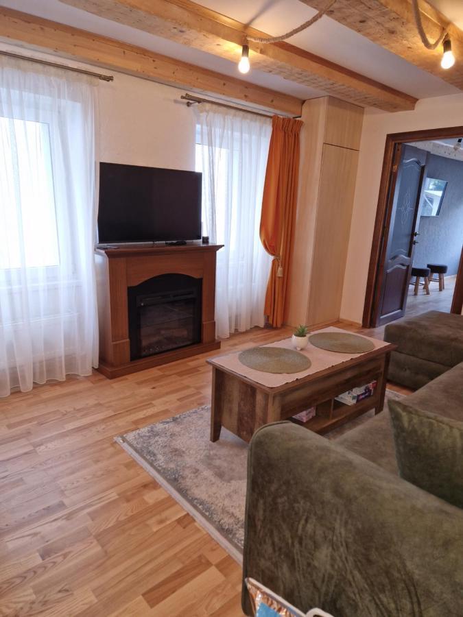 Апартаменты Evelyn'S Place Брашов Экстерьер фото